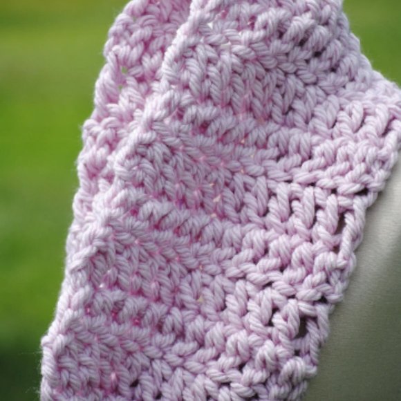 Crochet Baby Pink Thick Cowl/New - Picture 4 of 4